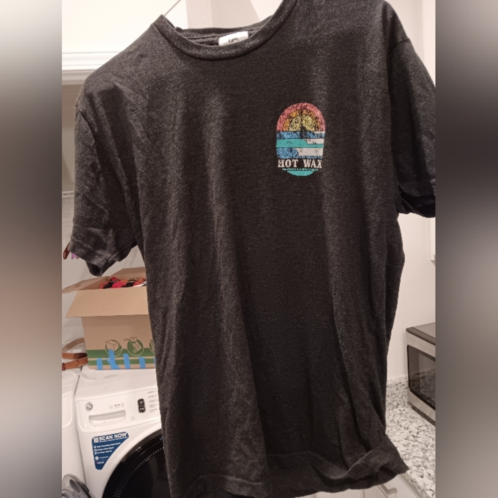 Hot Wax Surf Shop t-shirt size medium